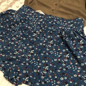 Flowy floral cotton shorts w/ tag attached - M